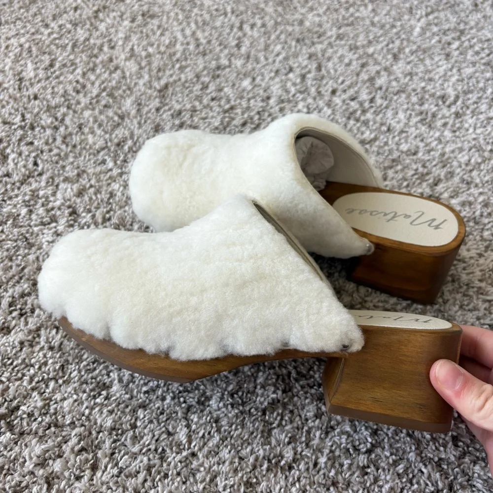 NIB Matisse Women's Stockholm Shearling And Wooden Heeled Clogs In Ivory